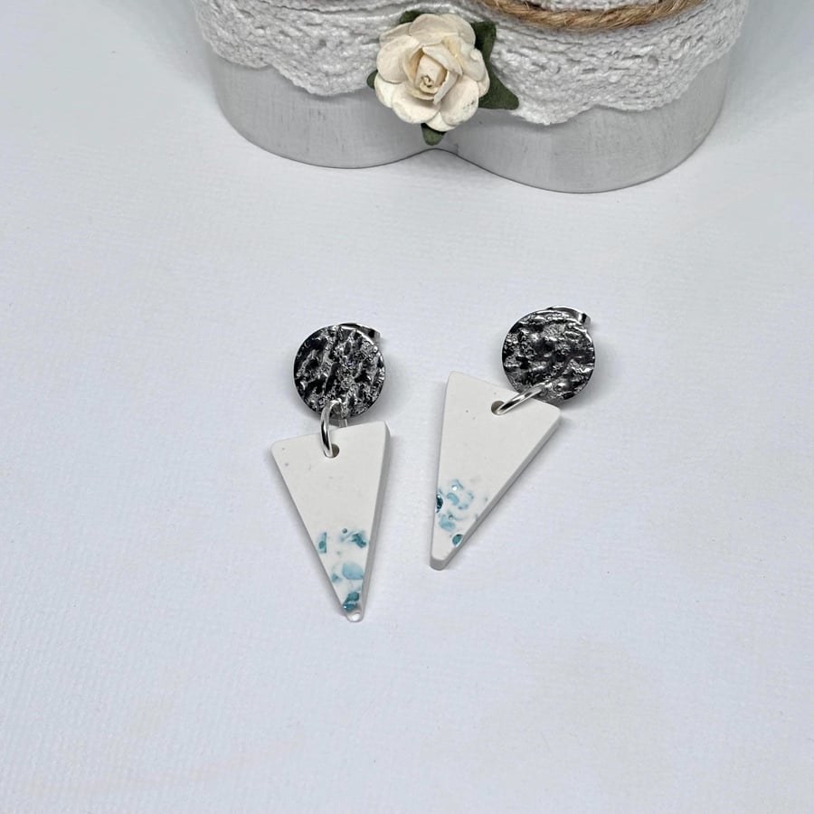 White Jesmonite Triangle Earrings with Green Glass Chips, Geometric Jewellery 