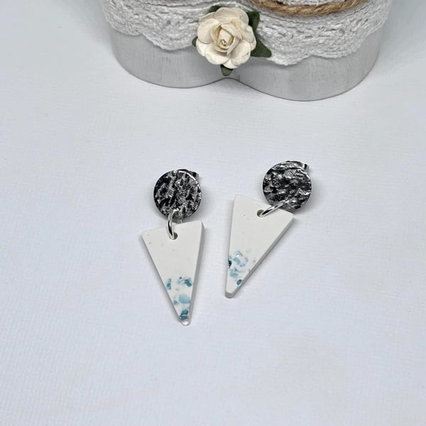 White Jesmonite Triangle Earrings with Green Glass Chips, Geometric Jewellery 