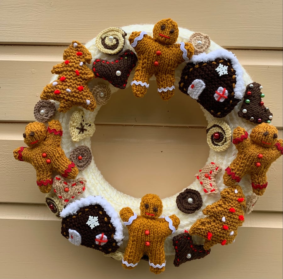 Knitted Christmas wreath with gingerbread decorations