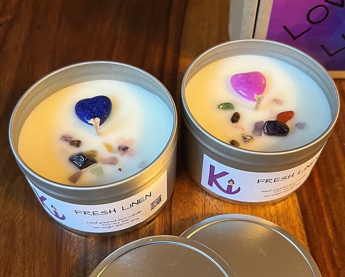 Fresh Linen scented soy candle in a silver tin