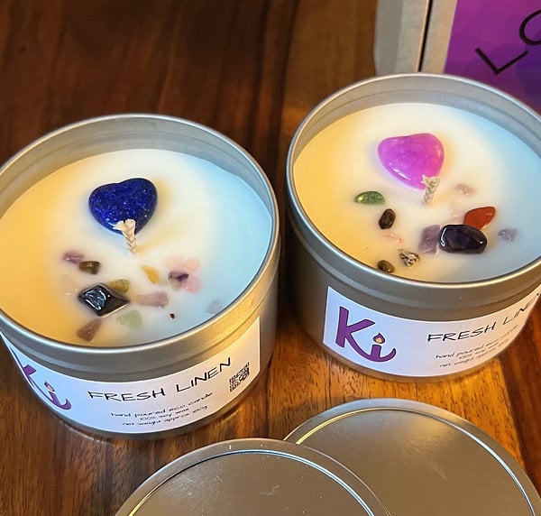 Fresh Linen scented soy candle in a silver tin