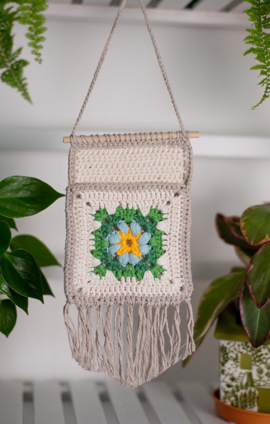 Crochet Wall Pocket Hanging (flower motif)