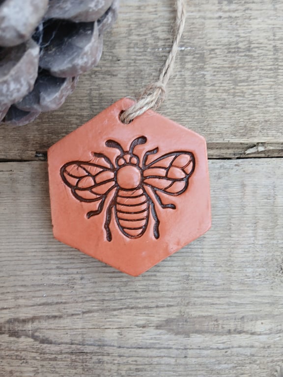 Painted Bumblebee Terracotta Hanging Aromatherapy Diffuser