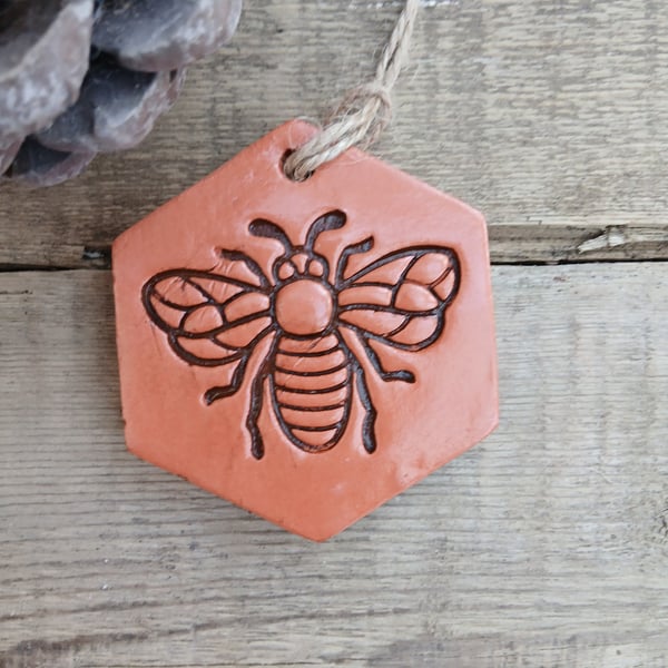 Painted Bumblebee Terracotta Hanging Aromatherapy Diffuser