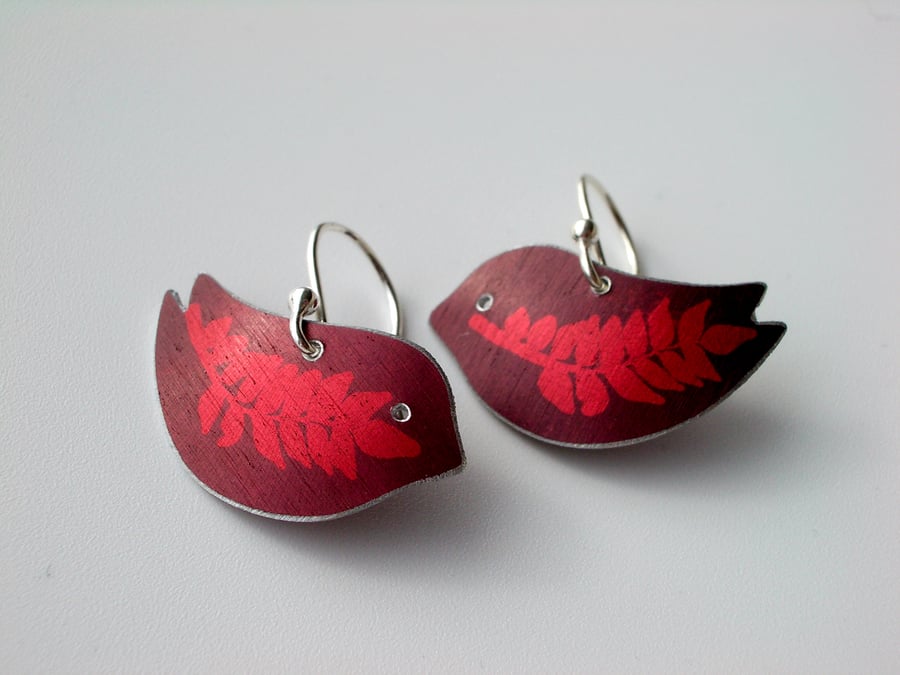 Bird earrings with leaf print in red and plum