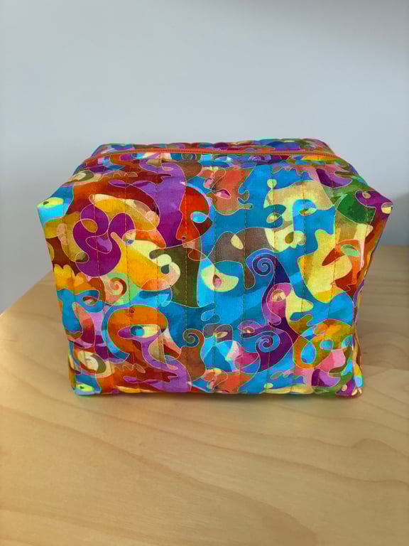 Bright Abstract Print Quilted Fabric Box Shape Washbag