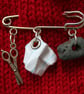 Scissors paper stone brooch - Image 1