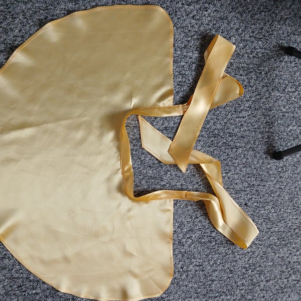 Yellow satin short apron