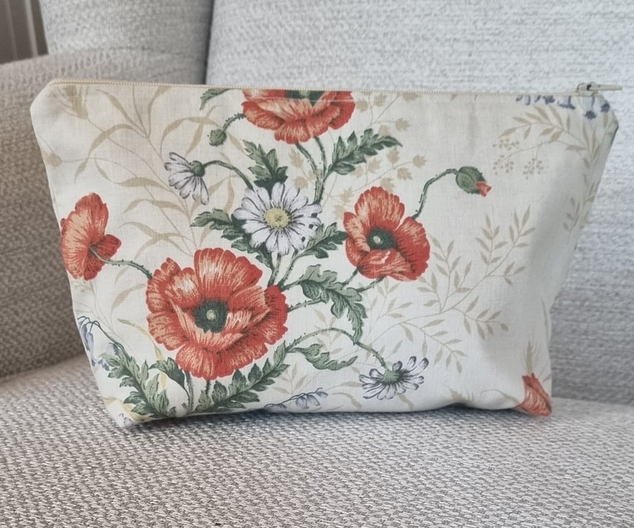 The Louisa Pouch - Wild Poppies 