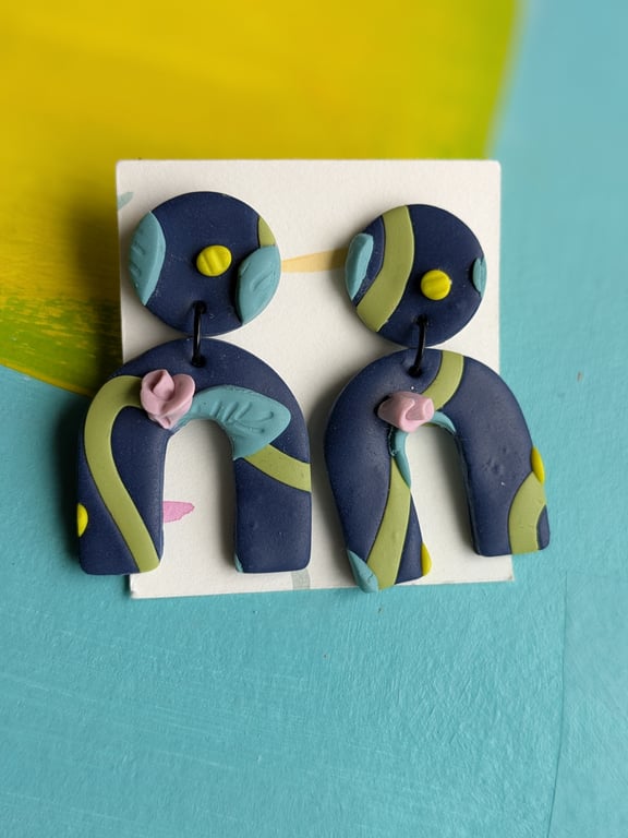 Rosebud arch shape statement dangly earrings