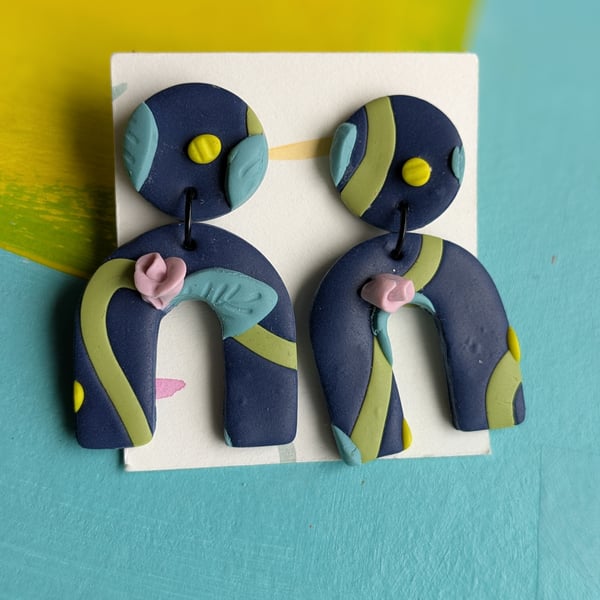 Rosebud arch shape statement dangly earrings