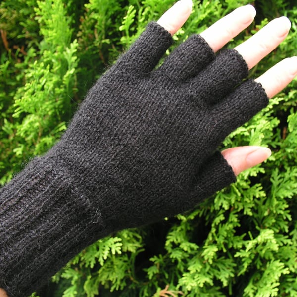 Fingerless gloves alpaca black