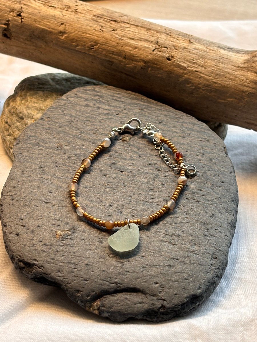 Bracelet - Seaglass, seed beads and agate