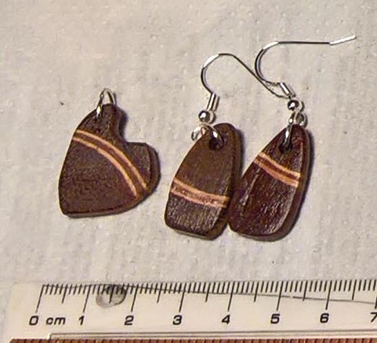 earring and pendant set in Mahogany with a curved strip of lemon