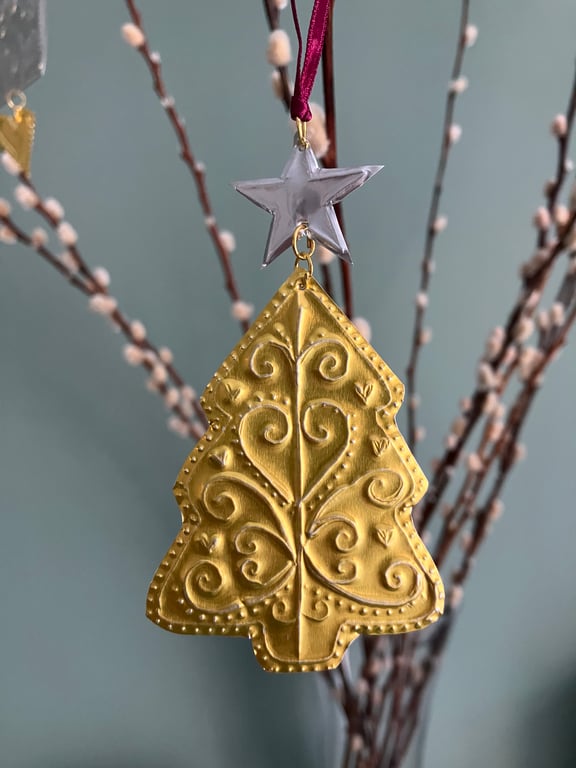 Christmas Hand Drawn Tin Gold Christmas Tree Hanging Decoration with Silver Star