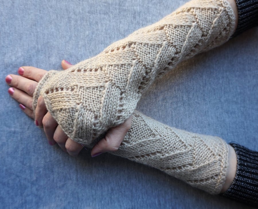 Handmade wool acrylic wrist warmers fancy pattern knit fingerless driving gloves