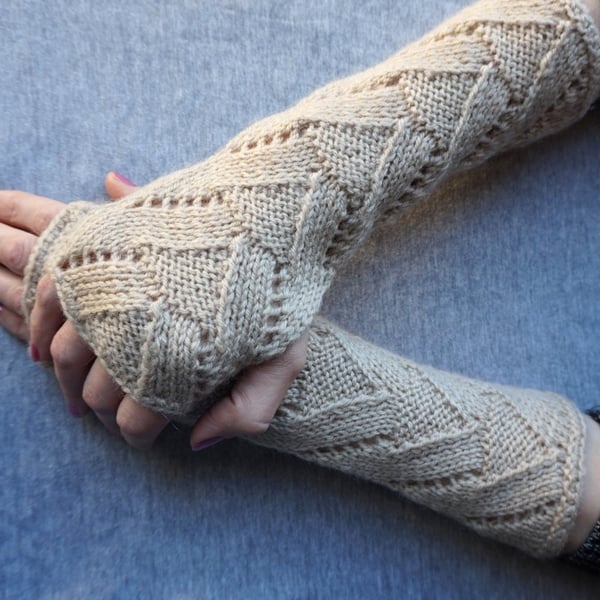 Handmade wool acrylic wrist warmers fancy pattern knit fingerless driving gloves