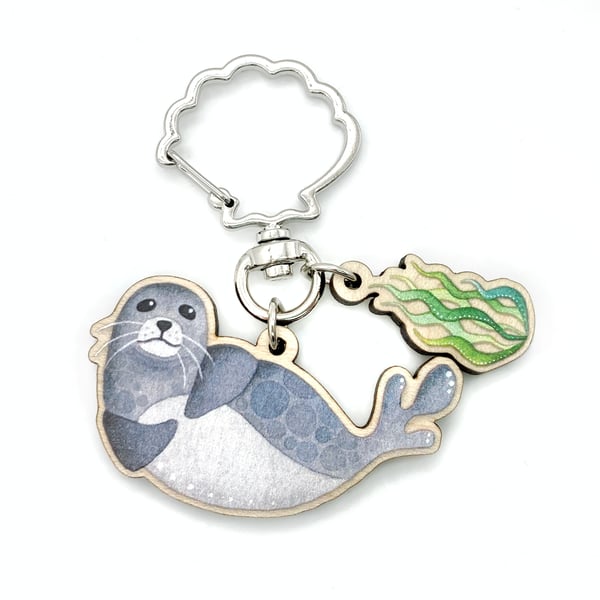Wooden Keyring - Seal with Seaweed - Maple Wood Seaside Key Chain with Shell