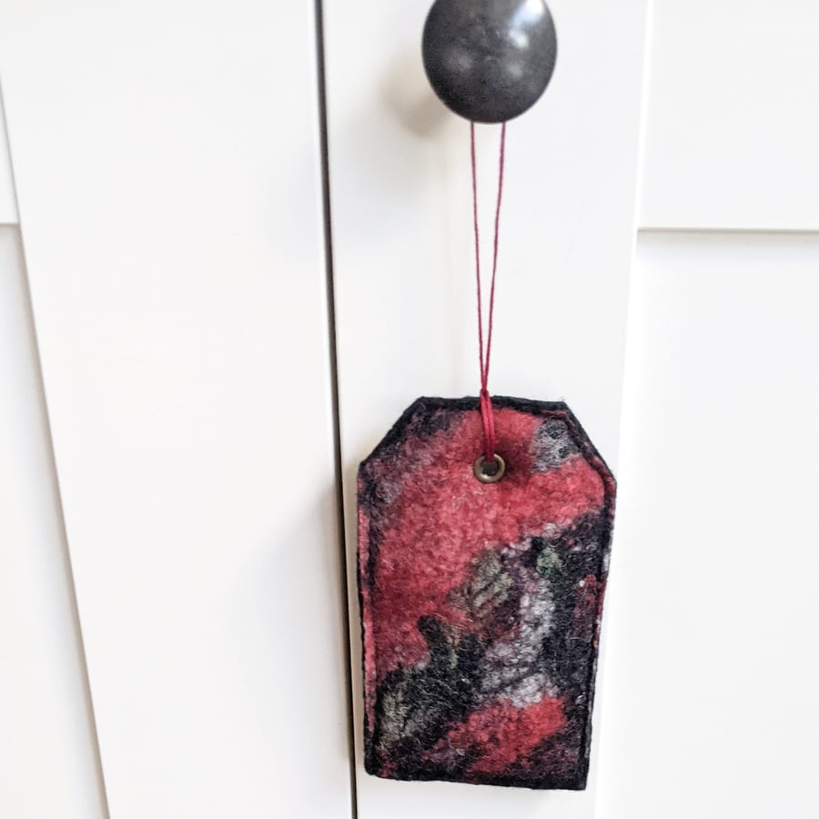 Luggage tag shaped lavender bag - black and red