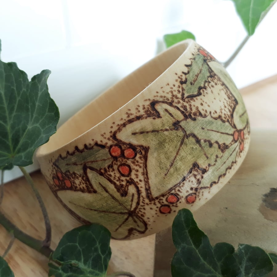 Pyrography holly & ivy wooden bangle 