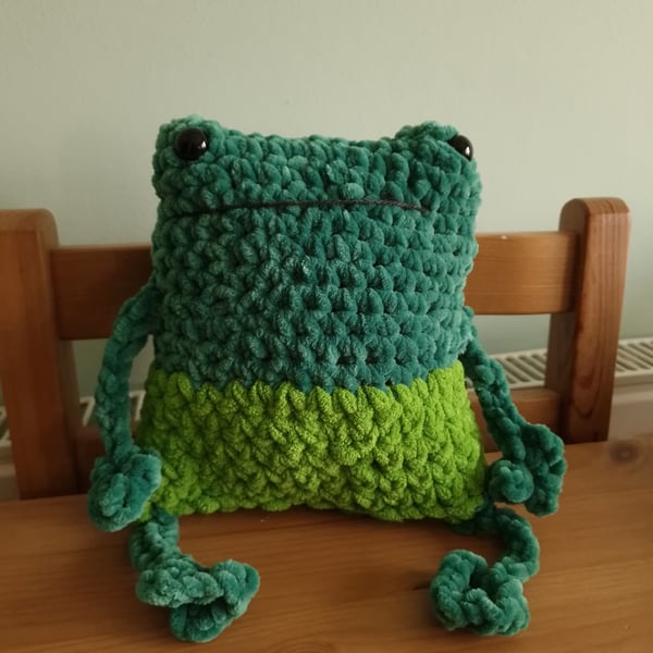 Medium sized toad with trousers