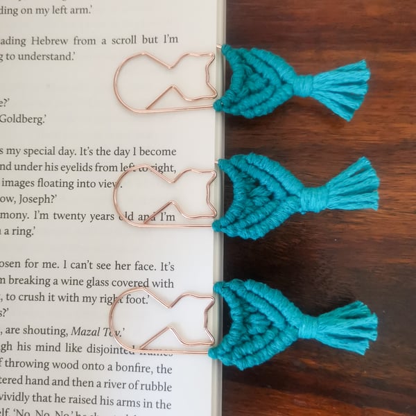 Bookmark jumbo cat paperclip, macrame page markers - Emerald