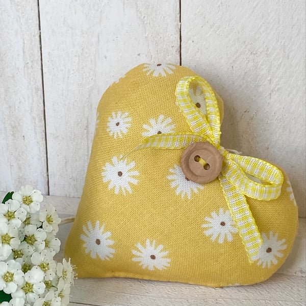 SALE ITEM - DAISY HEART - yellow and white