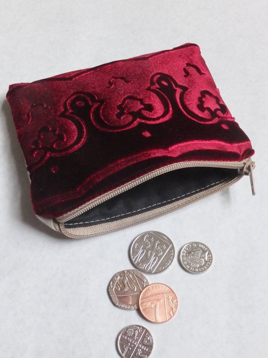 Burgundy pouch purse with embossed velvet border and linen design with zip top. 