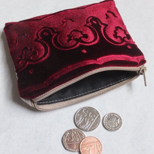 Burgundy pouch purse with embossed velvet border and linen design with zip top. 