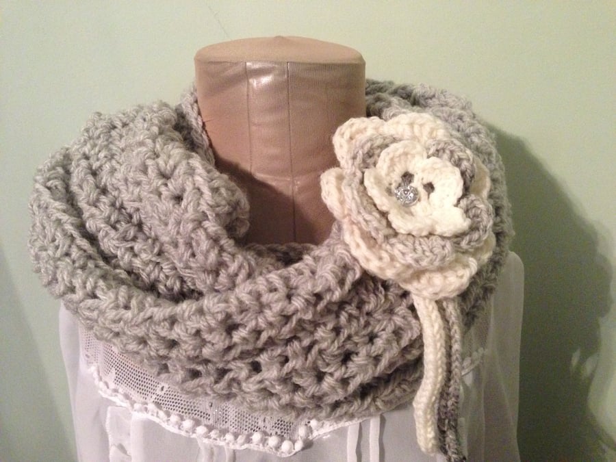 Chunky grey snood with detachable flower