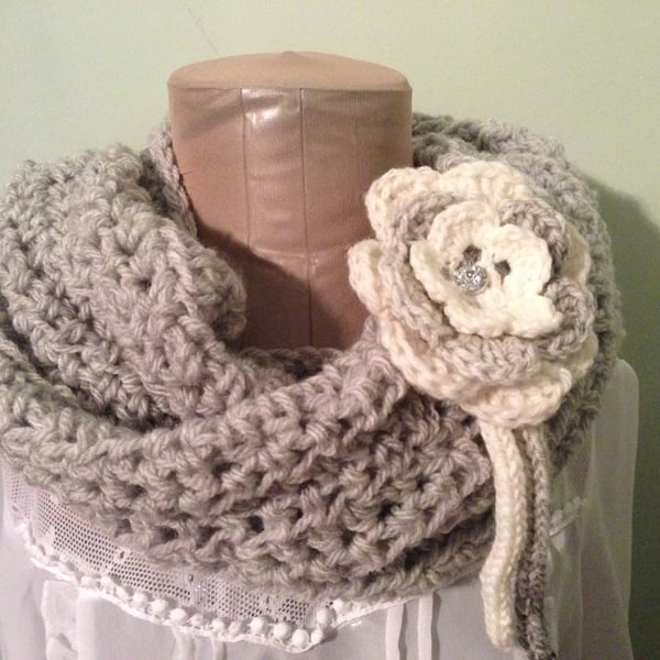 Chunky grey snood with detachable flower