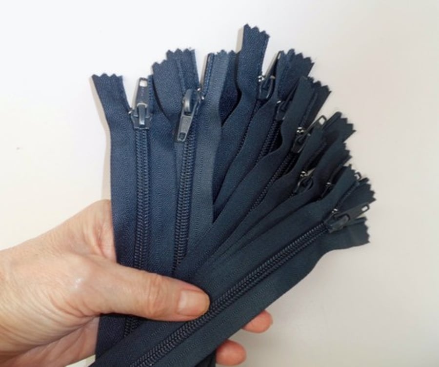 Pack of 10 x 18cm zips navy blue
