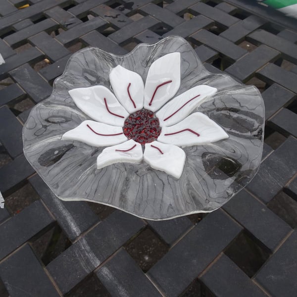 Daisy Fused Glass Wavy Serving Bowl or Ornamental Approx 10" Wide