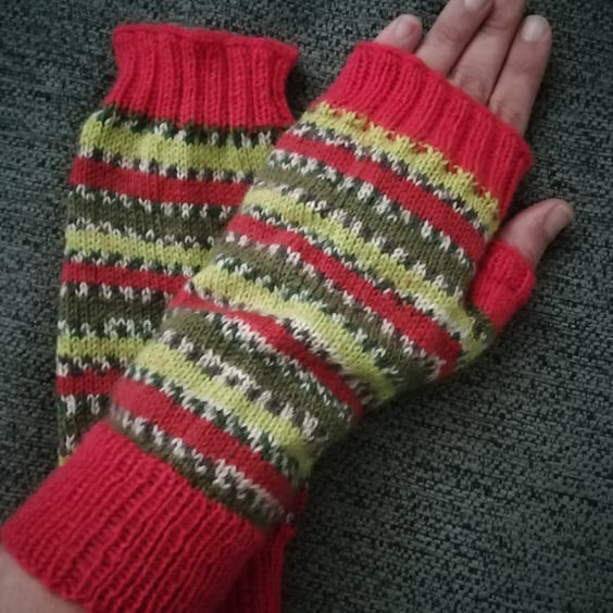 Fingerless Gloves - Hand Knitted - Woodpecker 