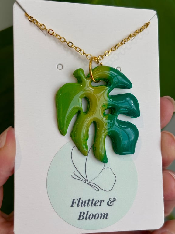 Verdant Whisper – Monstera Leaf Necklace