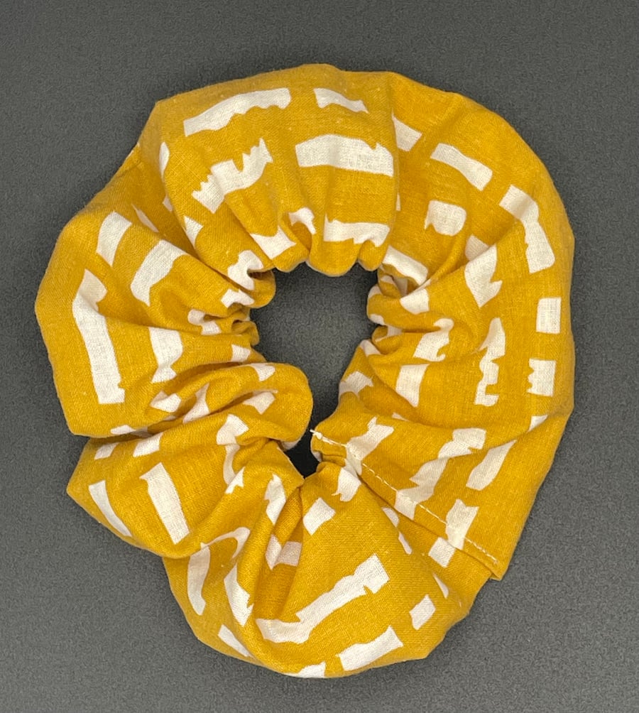 SCRUNCHIE - Mustard geometric