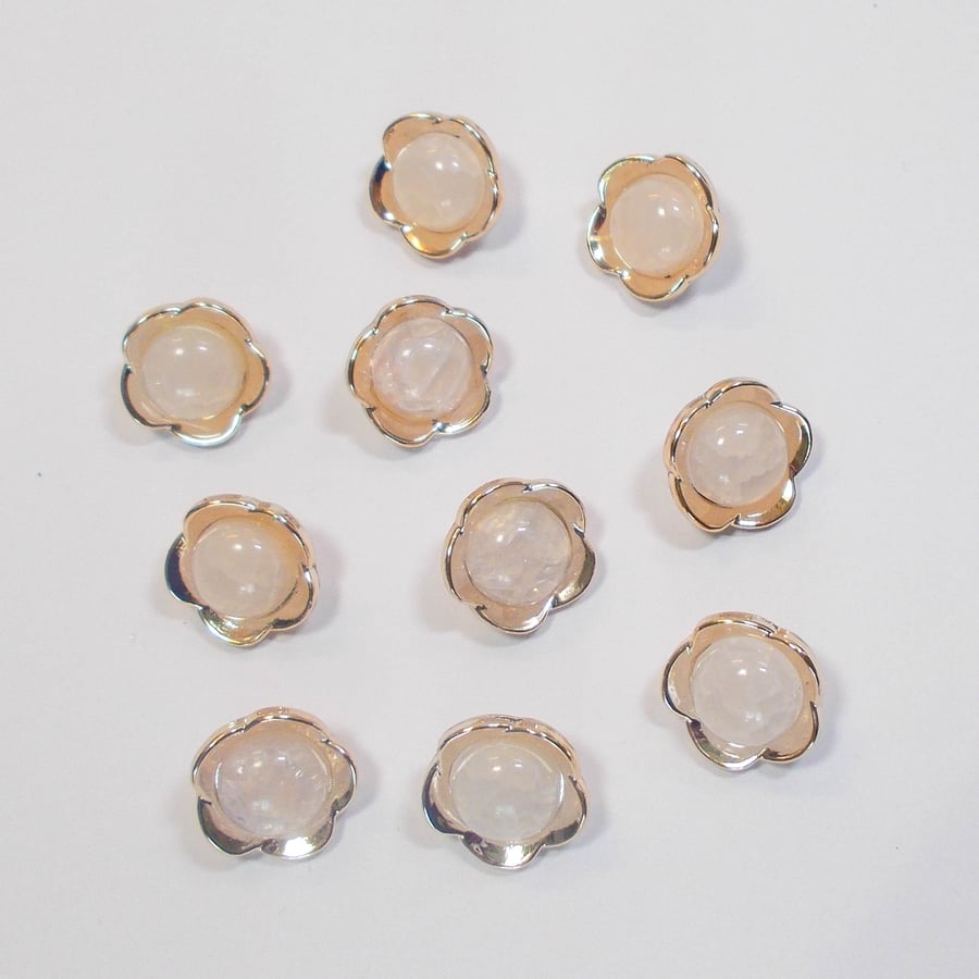 Gold faux metal and glass flower shank buttons 18mm approximately. Pack of 10