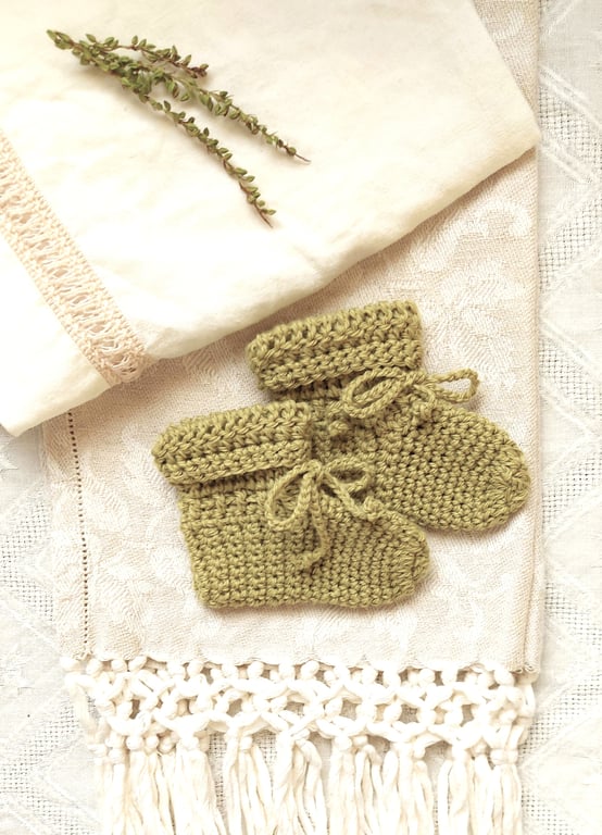 Organic Baby Booties, pure wool, natural green, 0-6 months