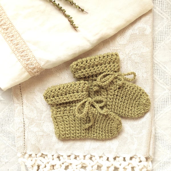 Organic Baby Booties, pure wool, natural green, Wild Mountain Collection 