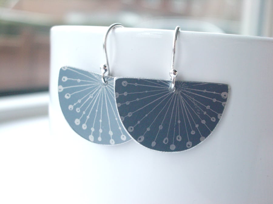 Fan earrings with seed head print in grey and silver