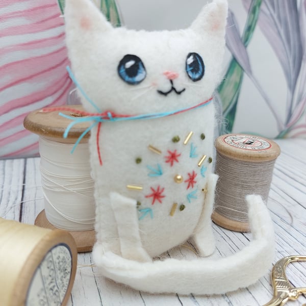 Pretty felt cat ornament 