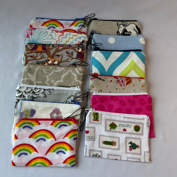 Small zipped purse, small makeup pouch, cards, coins, money pouch,