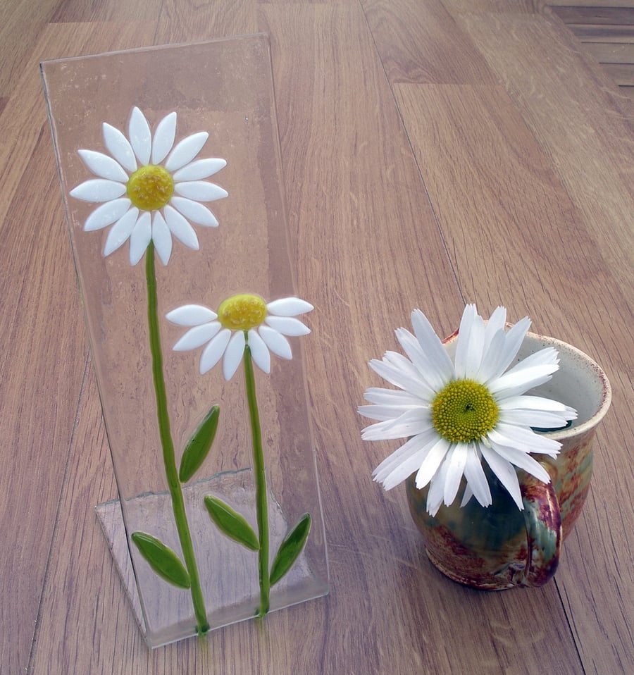 Fused glass Daisy stand