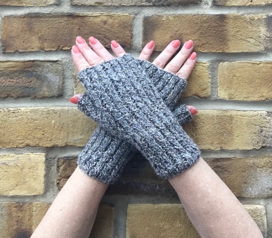 Fingerless gloves- Charcoal grey hand warmers- Cable stitch fingerless mittens 