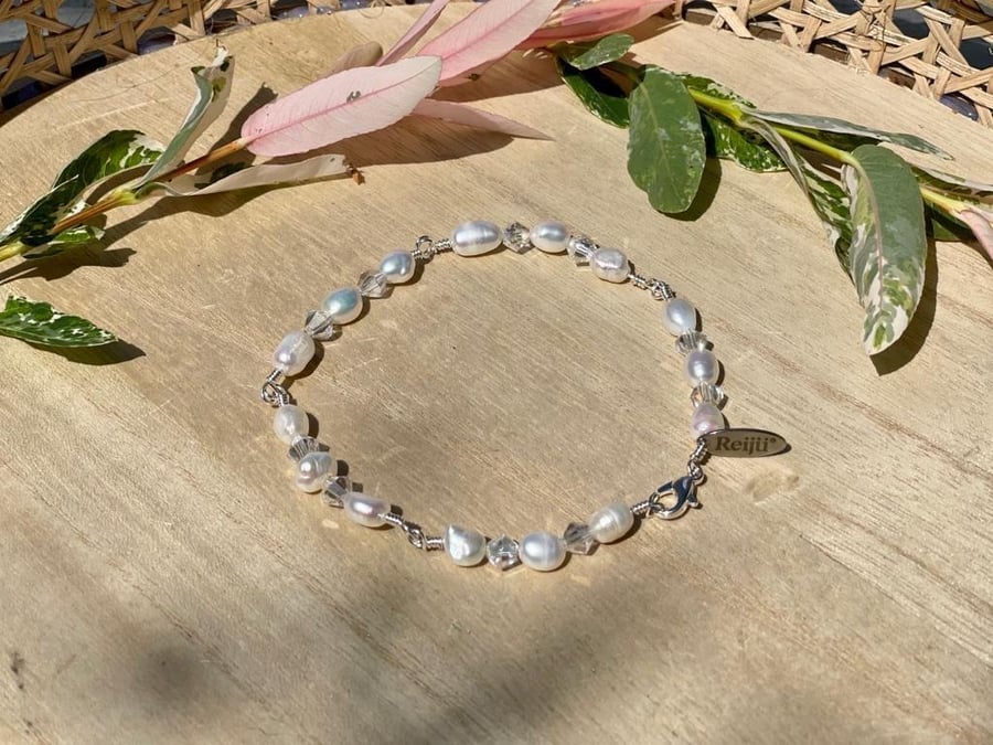 Natural Freshwater Pearl & Swarovski Crystal Bracelet