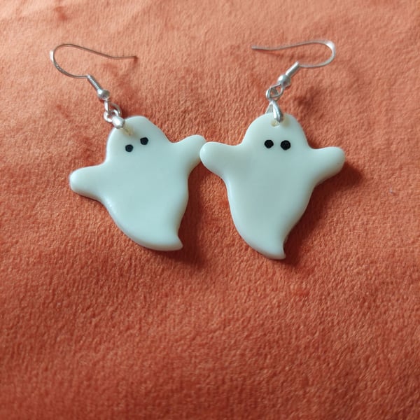 Glow in the dark ghosts 