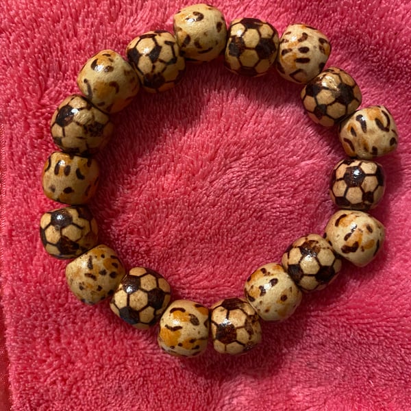 Wooden beaded bracelet 