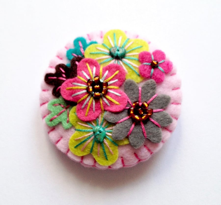 Japanese Art Inspired Handmade Mini Felt Brooch - Baby Pink 