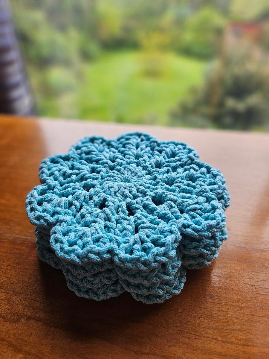 Set of 4 crochet cup coasters - flower-shaped coasters