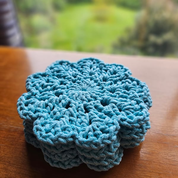 Set of 4 crochet cup coasters - flower-shaped coasters